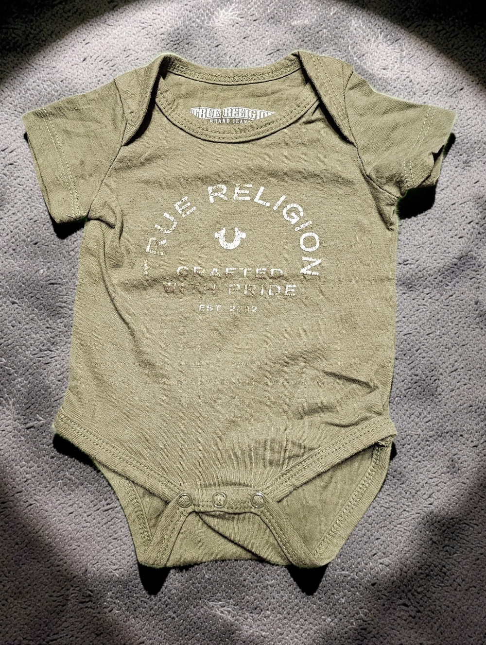 TRUE RELIGION Olive Green Logo Baby One-Piece Bodysuit. Size 0-3mnths.